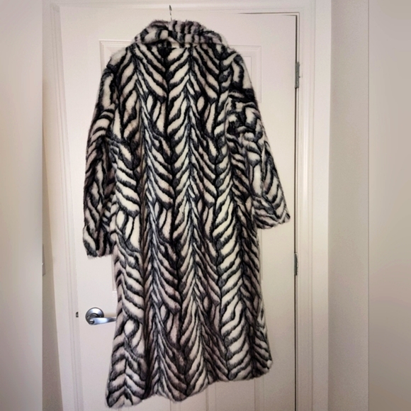 Faux Fux Chevron (Zebra) Coat NWT - Picture 4 of 7